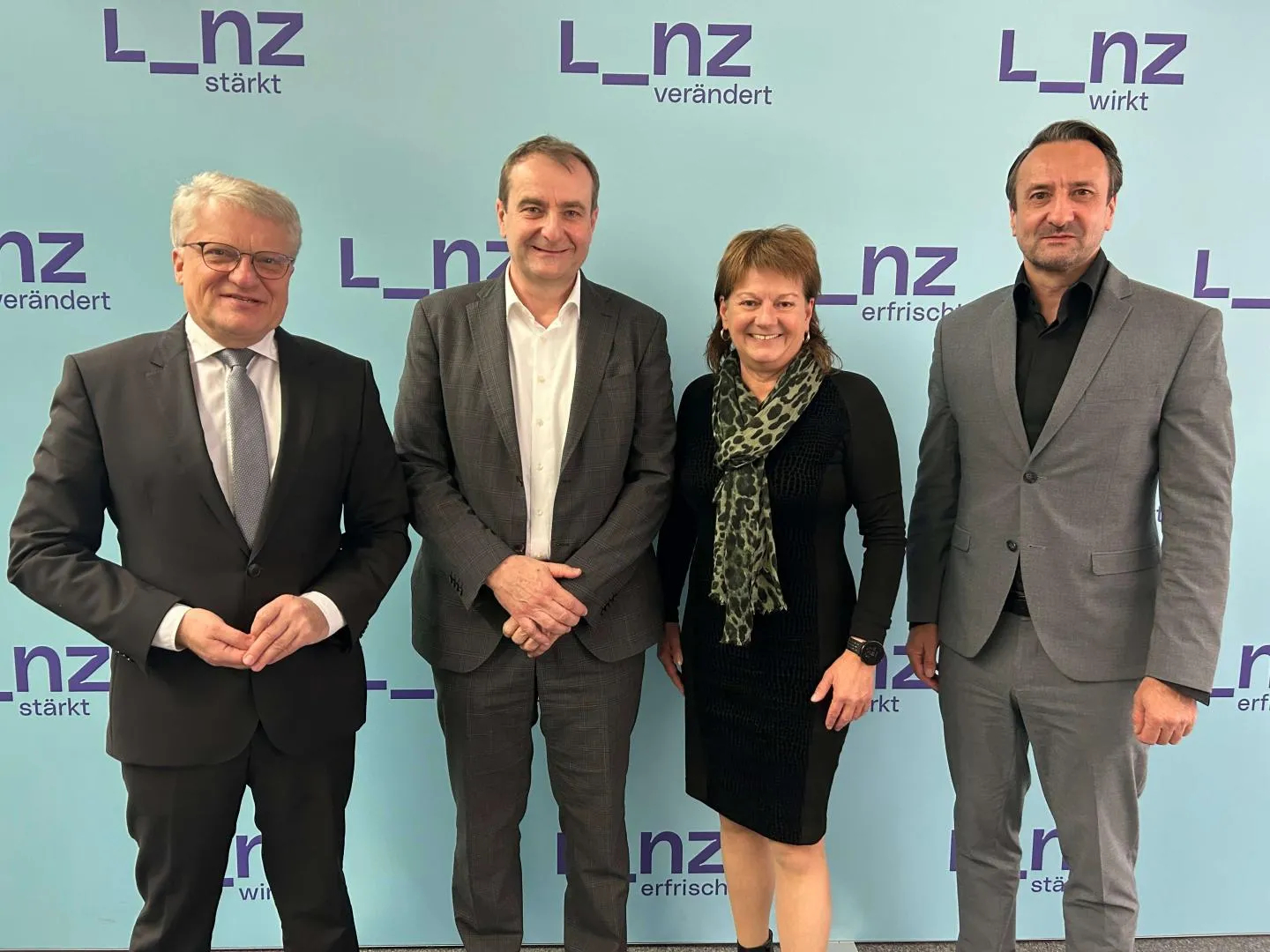 Pressekonferenz mit Bürgermeister Klaus Luger, Sozialreferentin  Vizebürgermeisterin Karin Hörzing und Mag. Robert Ritter-Kalisch, Geschäftsführer der Seniorenzentren Linz