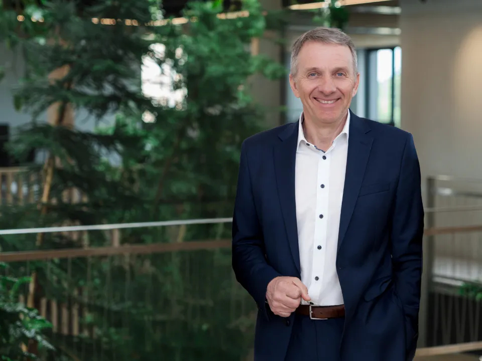 Herbert Stöger im neuen x-tention Headquarter