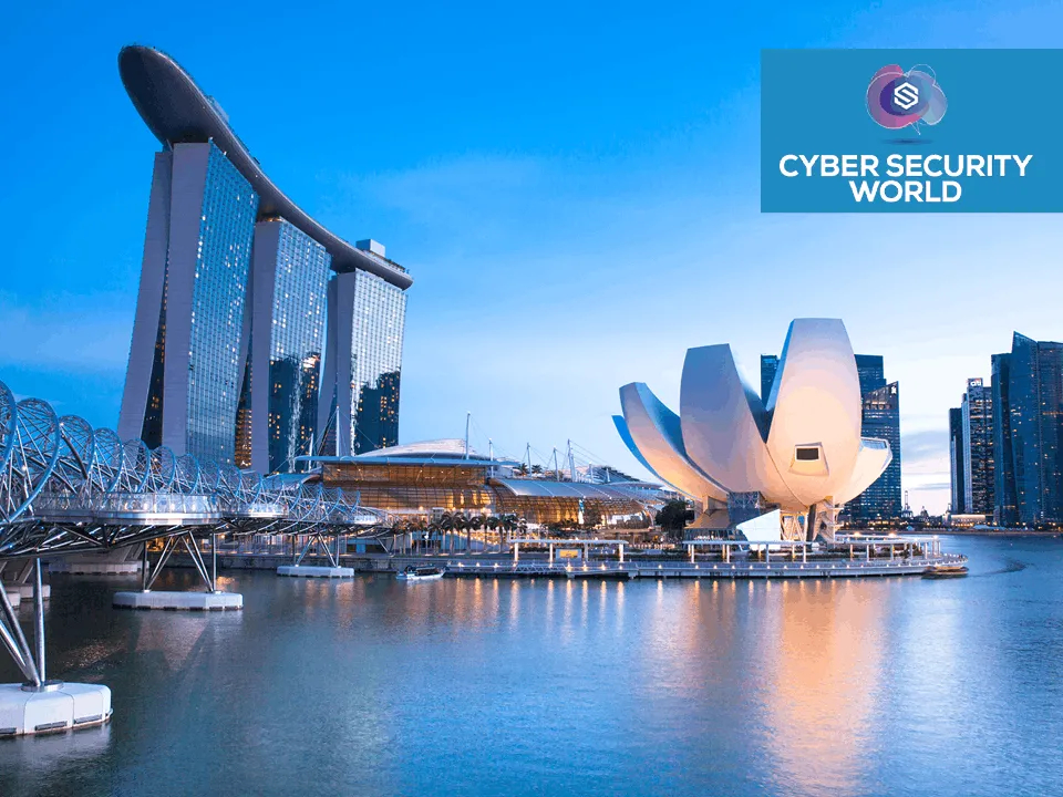 Stadtansicht von Singapur mit Logo der Cyber Security World Asia, Veranstaltung zu Cybersecurity und digitaler Resilienz