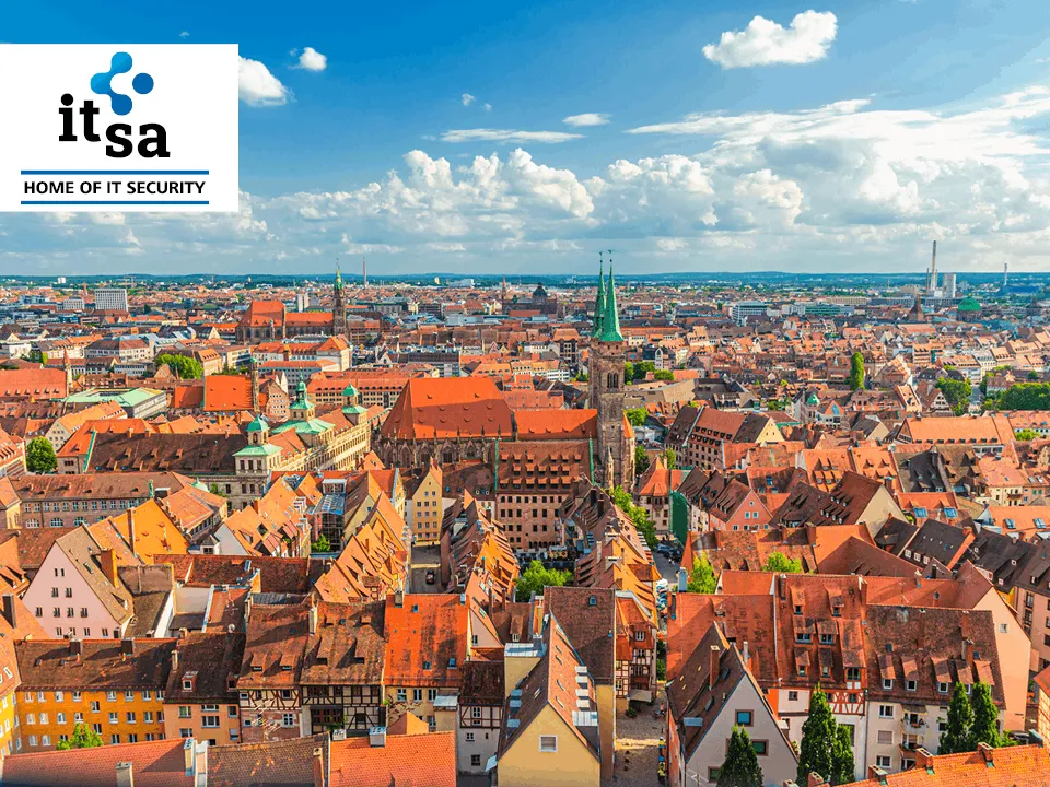 Nürnberger Altstadt mit Logo der it-sa Expo&Congress