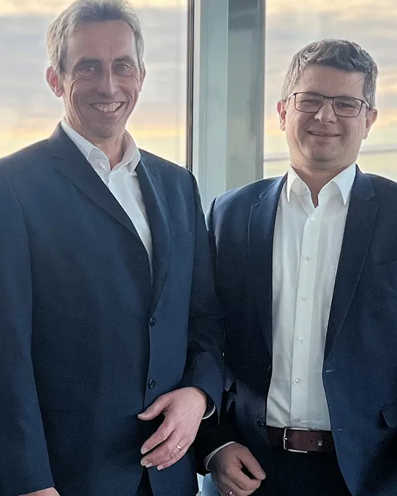 Gruppenfoto Vertragsunterzeichnung