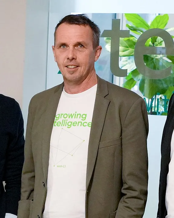 Sebastian Stöger, solvistas, Markus Manz, SCCH, und Michael Punz, solvistas, bei der Vertragsunterzeichnung im März 2025