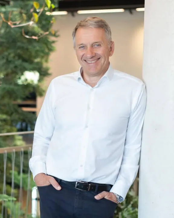 Herbert Stöger im neuen x-tention Headquarter