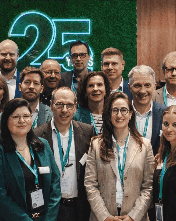 x-tention Teambild am Stand bei der DMEA 2026