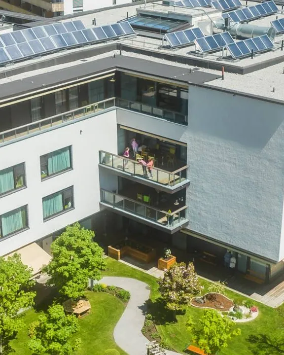 Gepflegtes Wohnen Mayrhofen Drohnenaufnahme